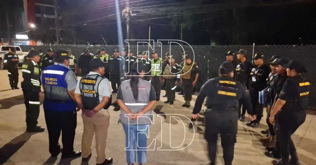 Efectivos policiales realizan controles en Yapacaní durante las dos noches previas a las elecciones.