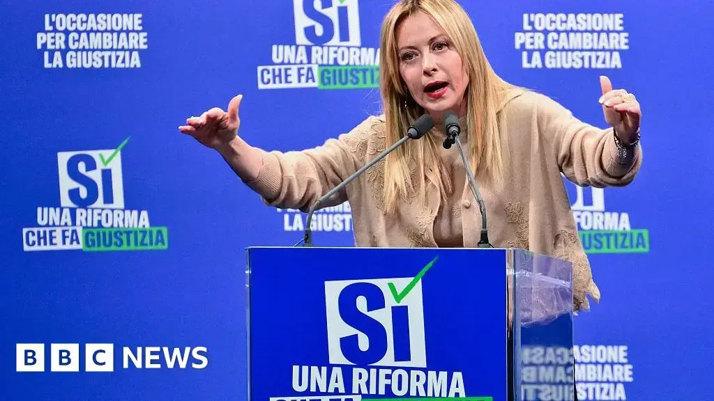 Giorgia Meloni participa en un podcast para llegar a votantes jóvenes antes del referéndum.