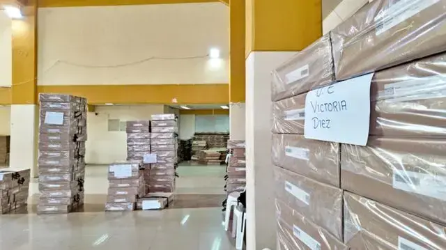 Maletas electorales en el centro de cómputo del TED Chuquisaca.