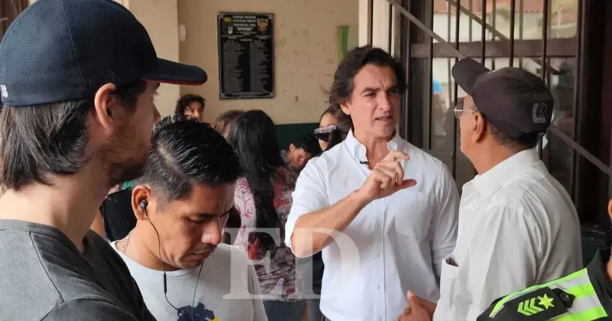 Mamén Saavedra acude a emitir su voto