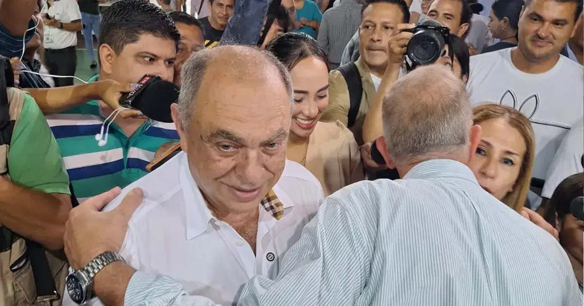 Otto Ritter ejerciendo su voto.