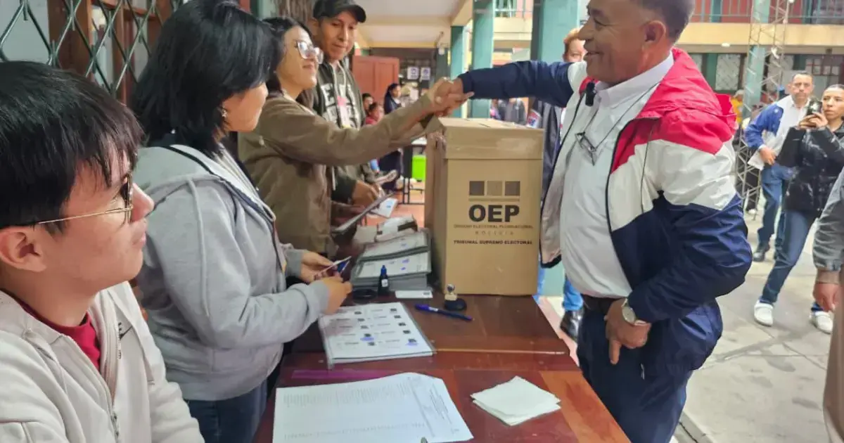 Juan Flores, candidato a la Gobernación de Cochabamba