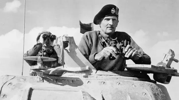El general británico Bernard Montgomery (derecha) fue descrito por Churchill como "insoportable" en la victoria.