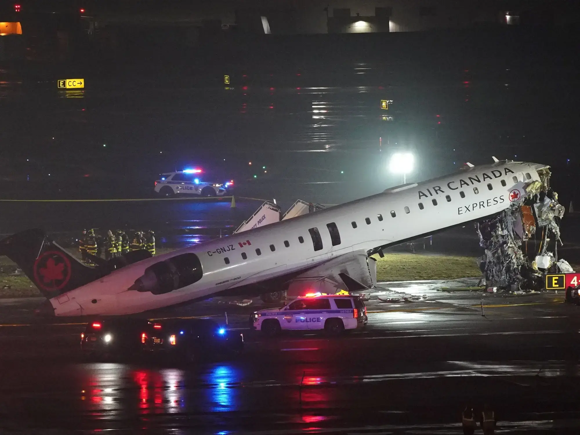 Un avión de Air Canada chocó con un camión de bomberos en el aeropuerto LaGuardia de Nueva York