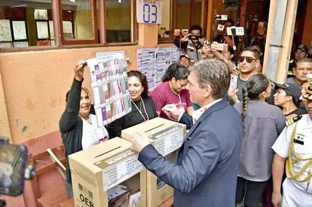Presidente Paz votó en Tarija.