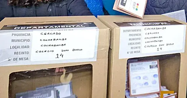 Fotografía de las ánforas en el colegio Don Bosco, provincia Cercado.