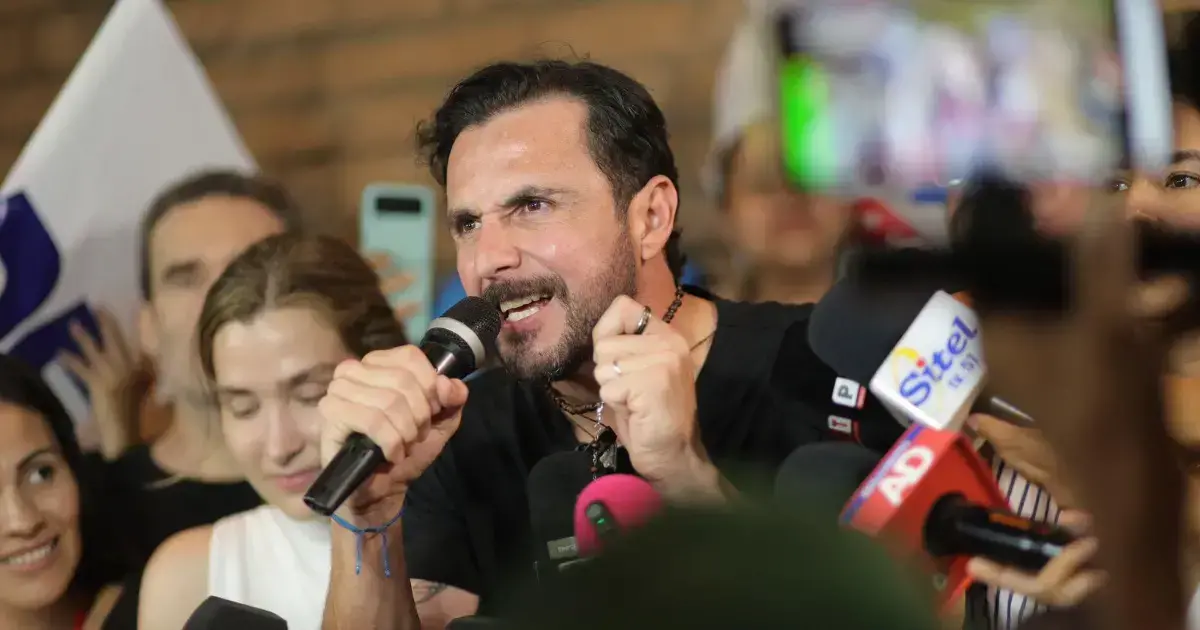 JP Velasco celebró la noche del domingo que está en segunda vuelta