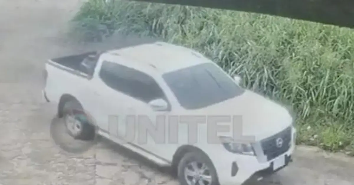 Vehículo blanco captado por cámara de seguridad en la zona de Villa Bonita.