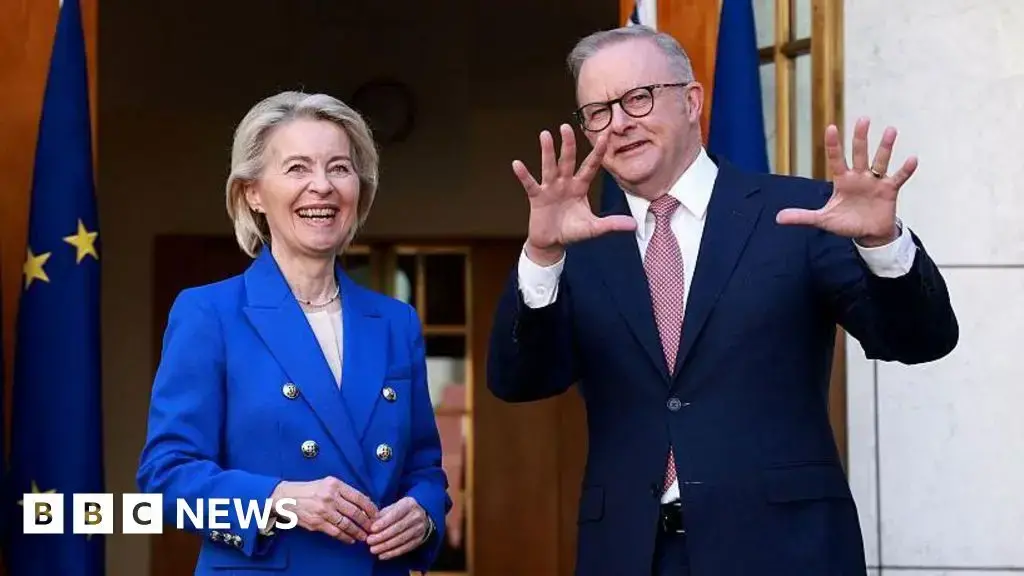 Ursula von der Leyen y Anthony Albanese firman el acuerdo comercial entre la UE y Australia.