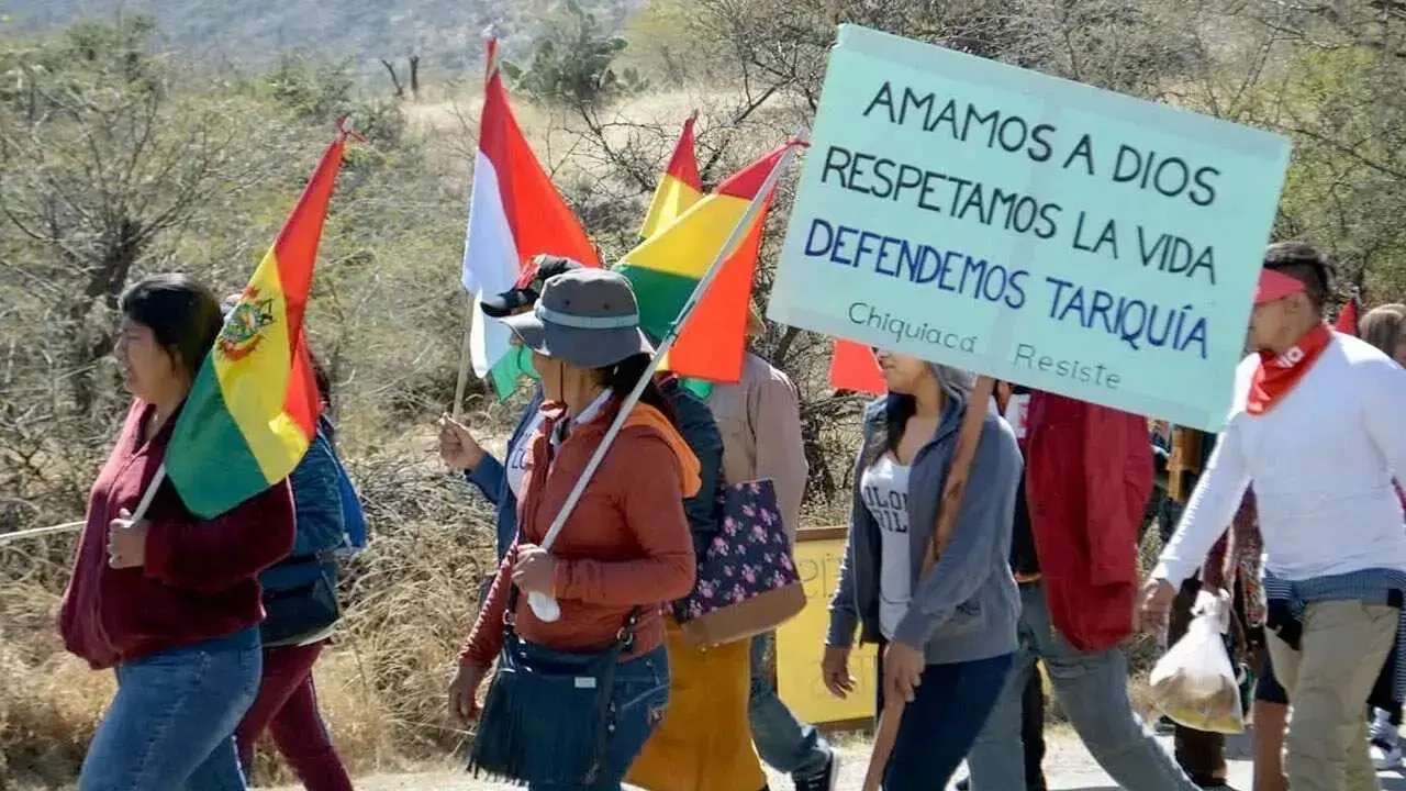 Una protesta de ambientalistas contra la explotación en Tariquía.