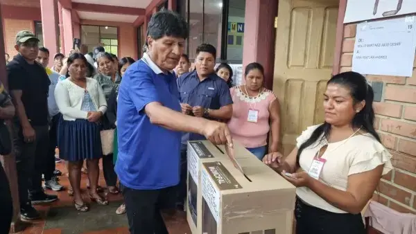 Resultados electorales preliminares en Bolivia muestran retroceso del evismo.
