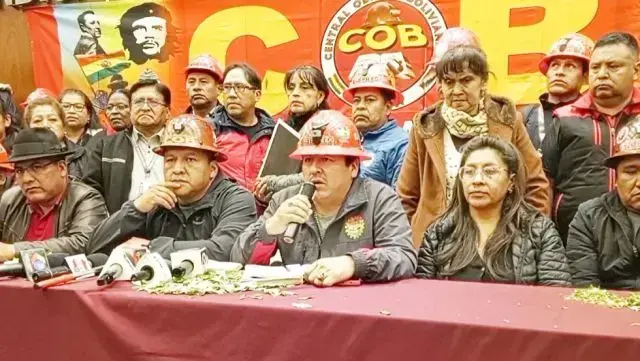 Dirigentes nacionales en declaraciones a la prensa, después del ampliado de la COB.