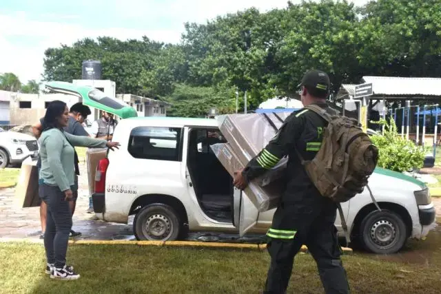 La distribución de maletas electorales en Santa Cruz.
