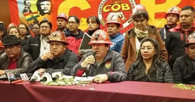 Representantes de la COB en conferencia de prensa tras ampliado.