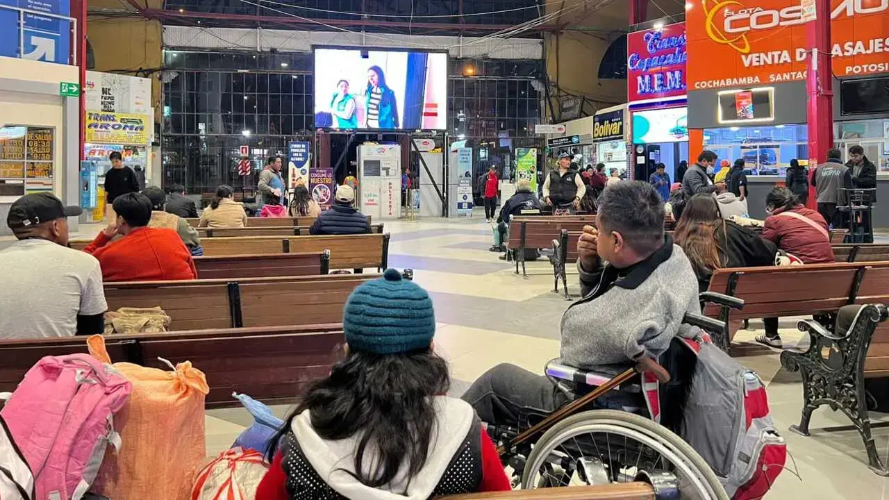 Interior de la Terminal de Buses de La Paz.