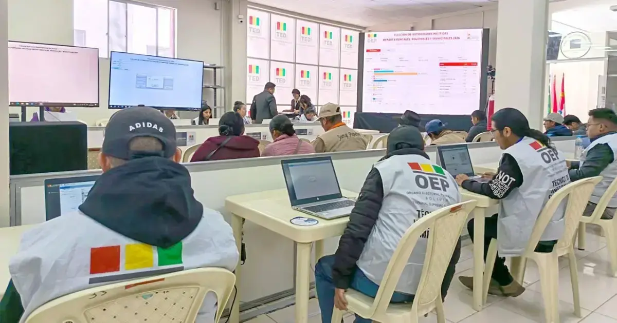 Conteo de votos en el Tribunal Electoral Departamental.
