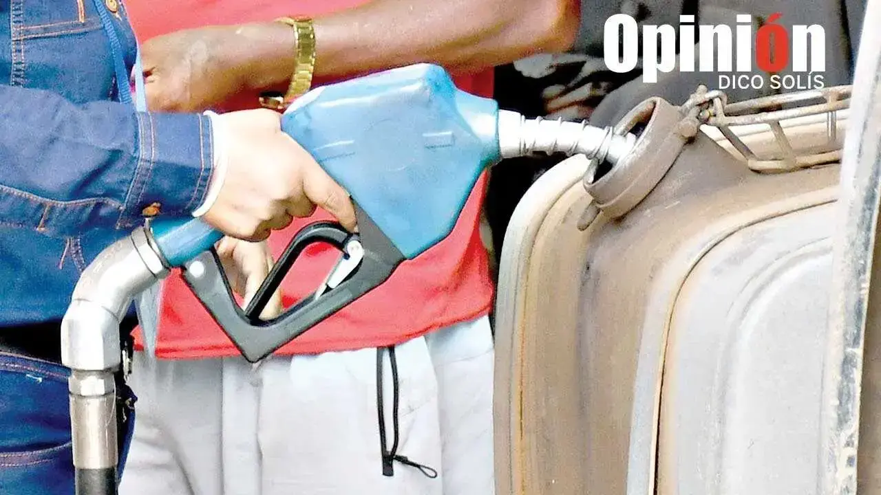 Foto referencial de un surtidor de combustibles.