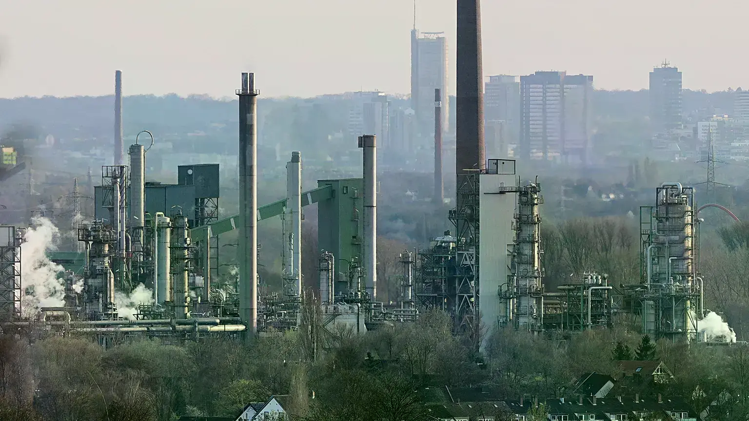 Una refinería de BP produce combustible en Gelsenkirchen, Alemania.