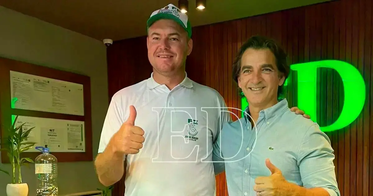 Mamén Saavedra junto a Rosalía Tacuri, esposa del alcalde de Cuatro Cañadas