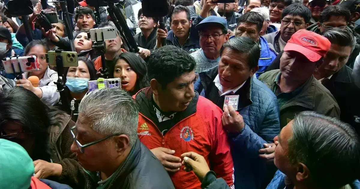 El ingreso de dirigentes al diálogo.