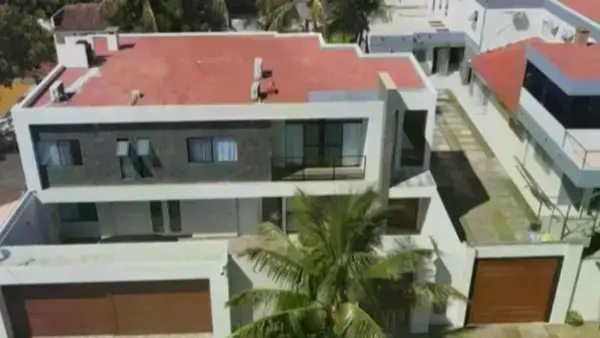 Frontis de la mansión donde vivía Sebastián Marset en 2023.