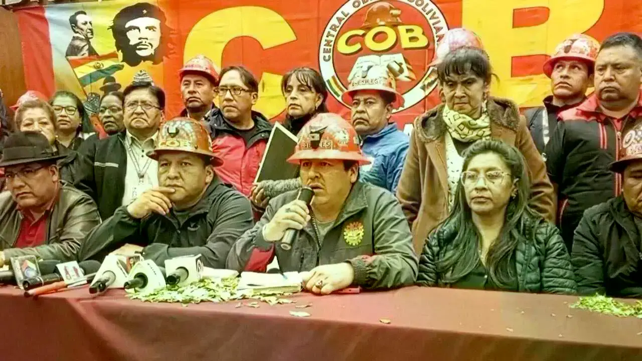 Representantes de la COB en conferencia de prensa tras ampliado.
