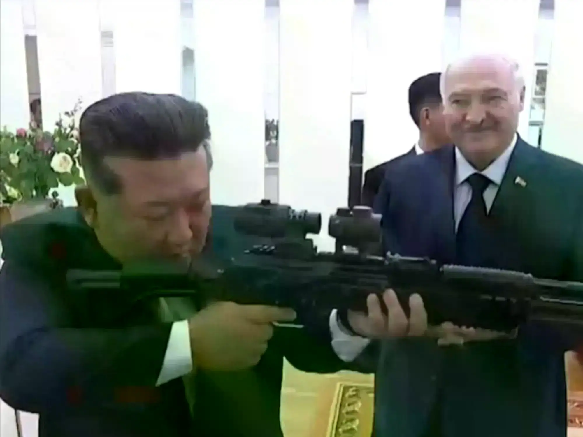 Kim Jong Un recibe al presidente bielorruso, Alexander Lukashenko, en Corea del Norte.