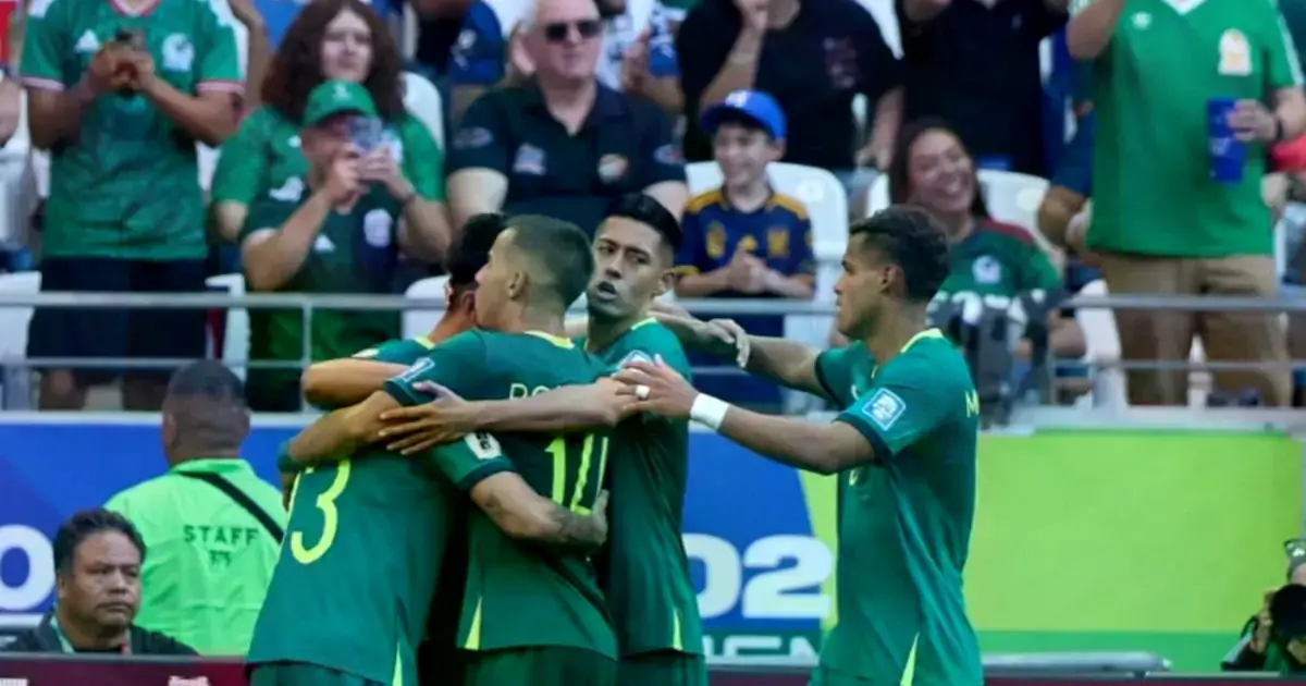 Festejo de gol de la selección boliviana en el partido con Surinam.
