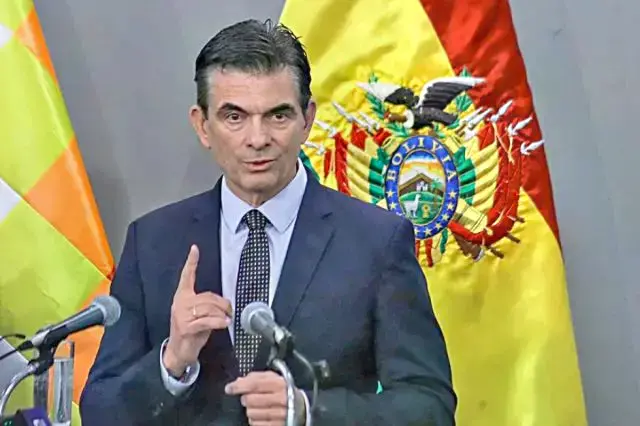 Imagen de archivo del presidente Rodrigo Paz, durante una conferencia de prensa.