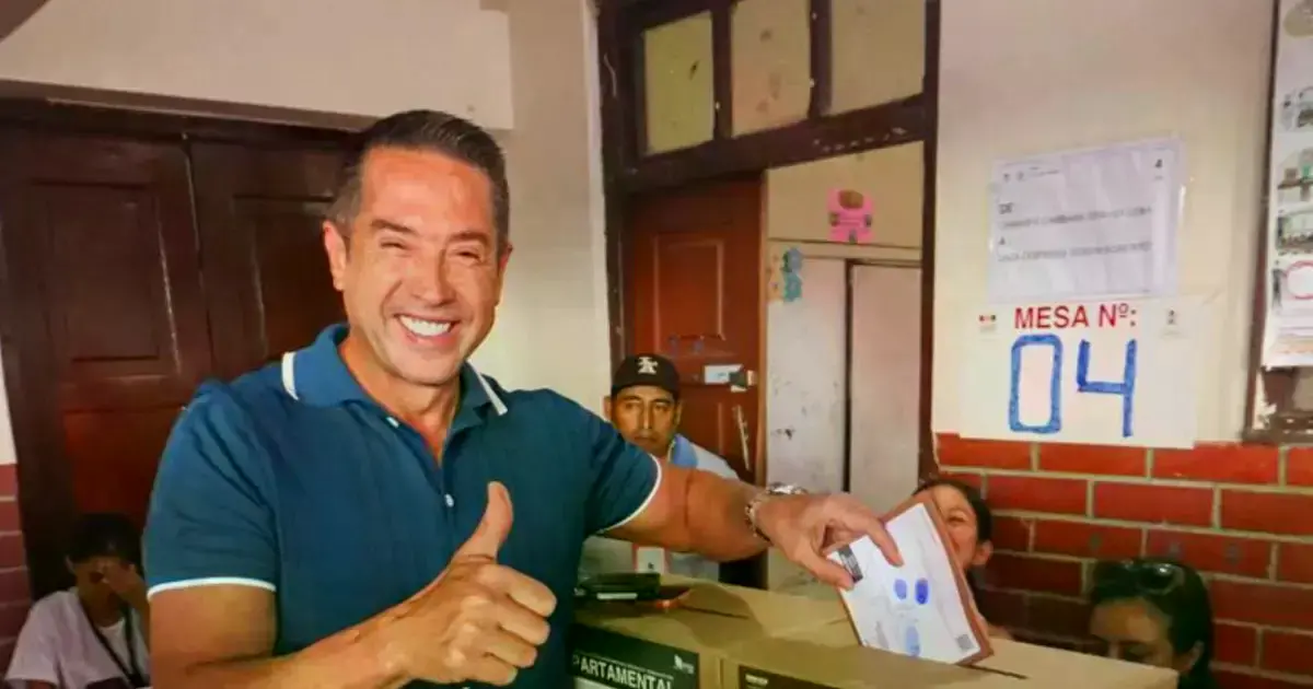 El postulante de Somos Warnes, Mario Cronenbold.