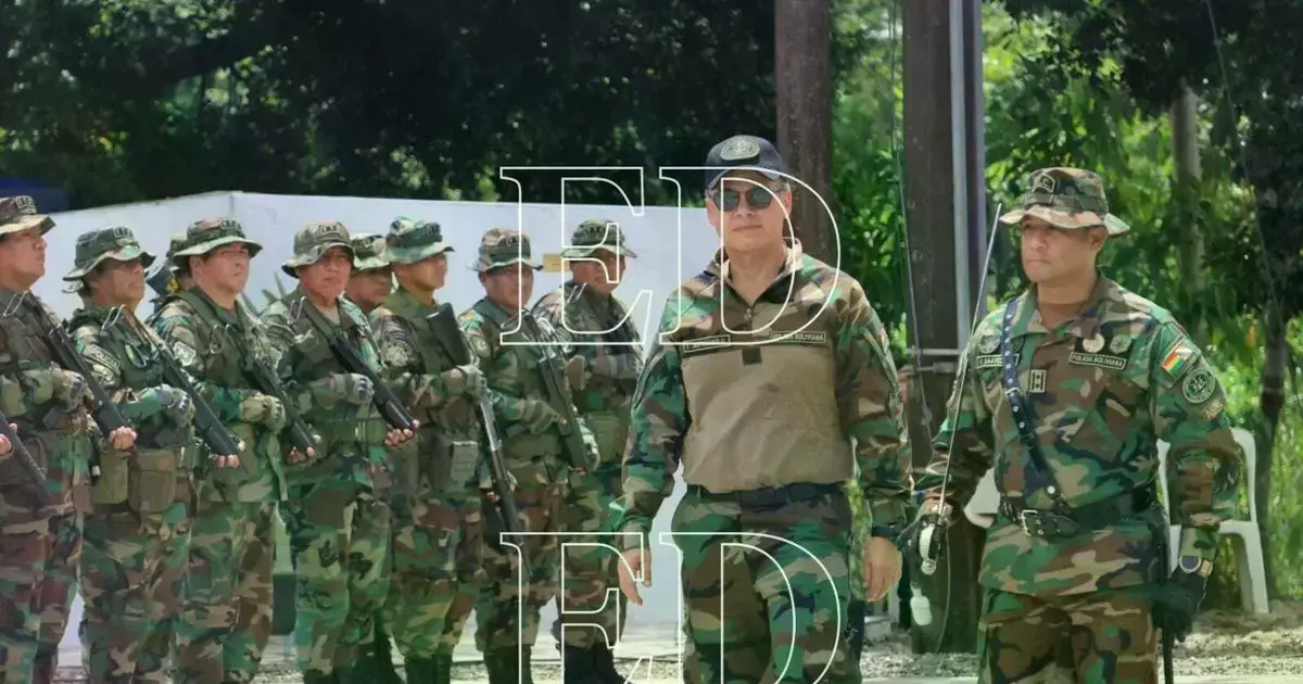 El viceministro Ernesto Justiniano arribó al Chapare para realizar un sobrevuelo de reconocimiento.