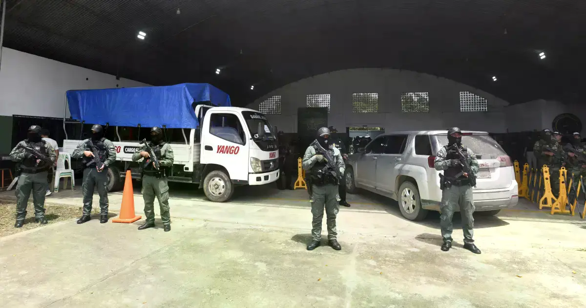 Presentación de bienes secuestrados en operativos vinculados a la red criminal de Sebastián Marset.