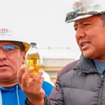 Dirigentes de choferes verifican calidad de gasolina en planta de Senkata