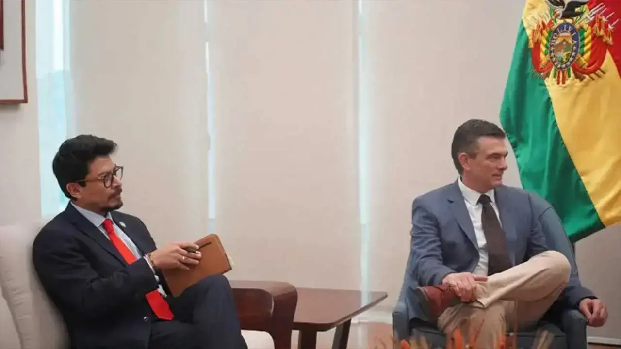 El canciller Fernando AAramayo y el presidente Rodrigo Paz.