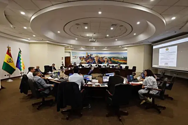 Una reunión anterior del gabinete ministerial de Rodrigo Paz.