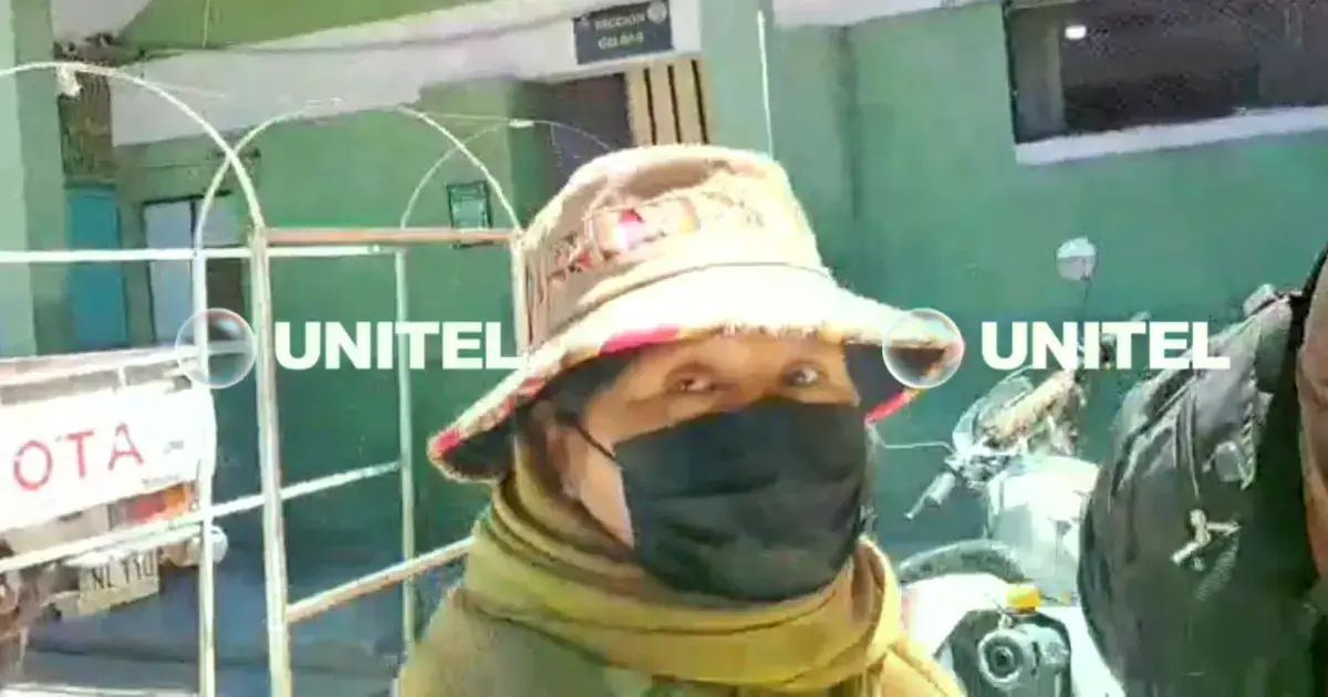Felipa Huanca tras salir de la Felcc.