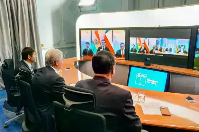 Los presidentes José Antonio Kast y Rodrigo Paz durante su reunión por videoconferencia.