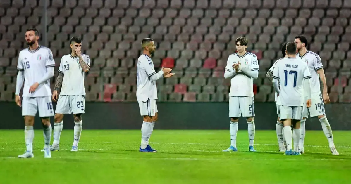 Jugadores italianos tras quedar eliminados en penales.