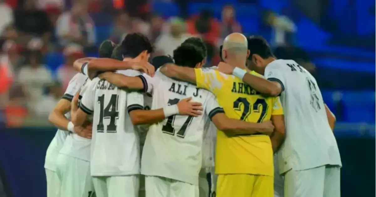 La selección iraquí antes de su partido contra Emiratos Árabes en la repesca asiática.