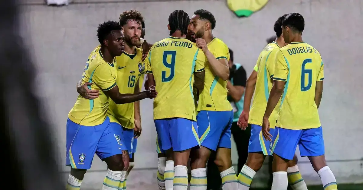 Jugadores de Brasil y Croacia durante el partido amistoso en Orlando.