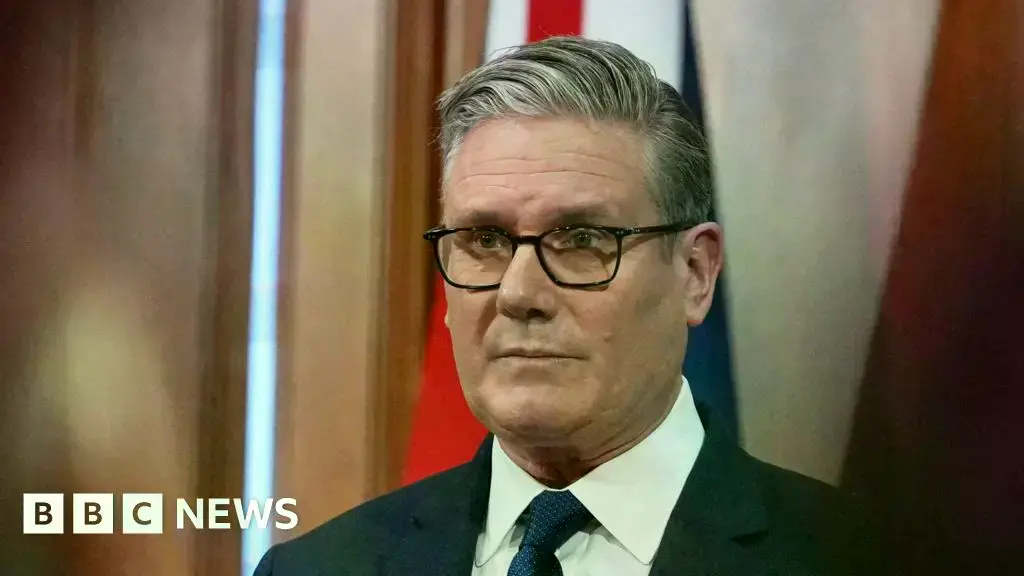 Keir Starmer durante la conferencia de prensa en Downing Street.