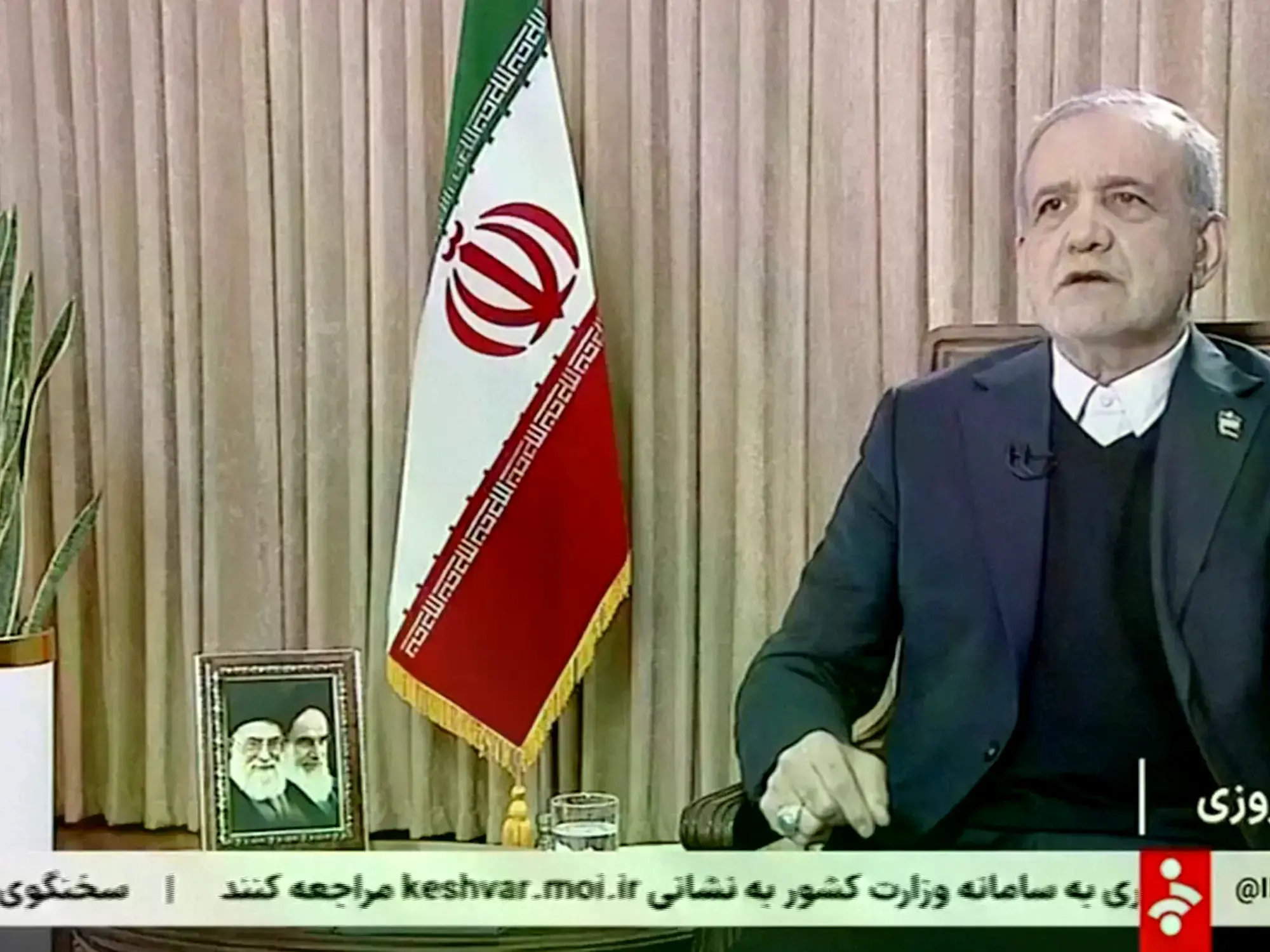 Carteles contra Estados Unidos y Donald Trump durante un funeral en Teherán.