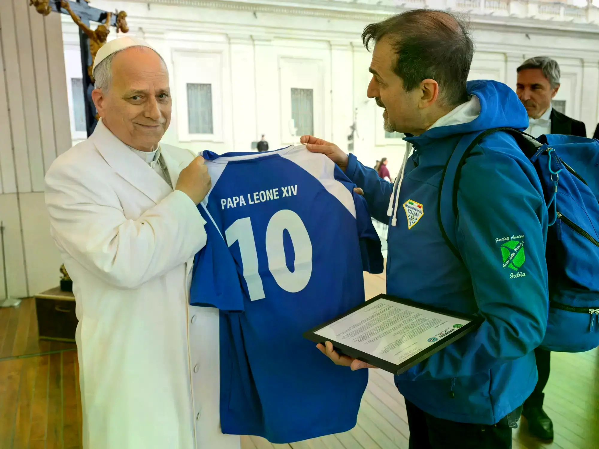 El papa León XIV durante la audiencia de los miércoles en la Plaza de San Pedro.