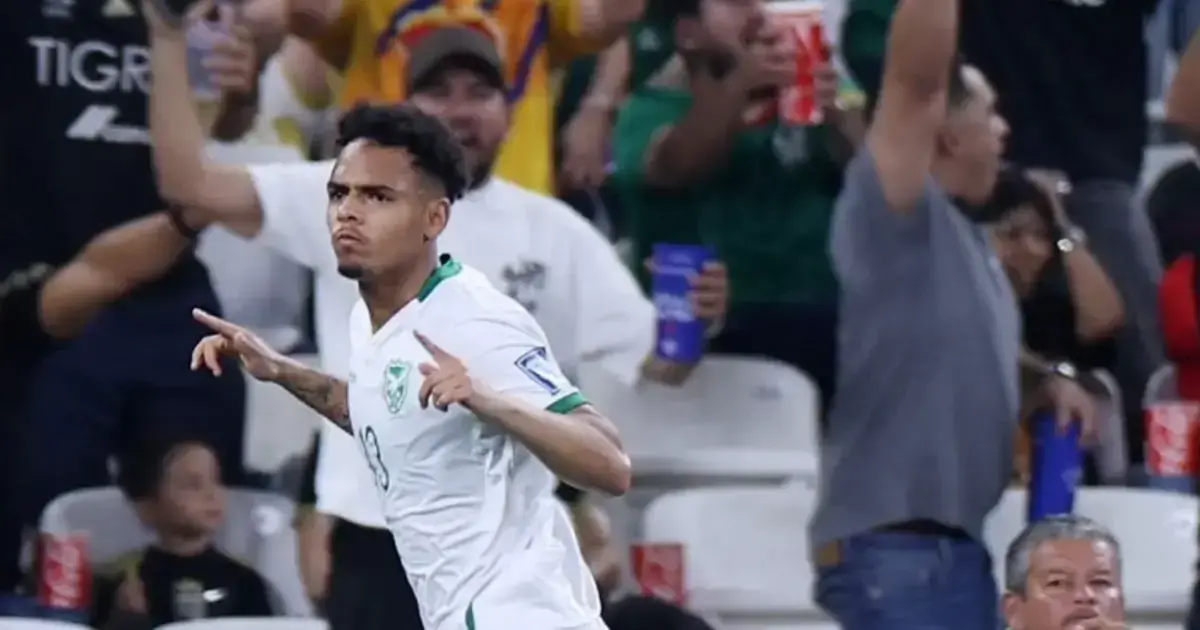 El futbolista boliviano celebrando su gol ante Irak.