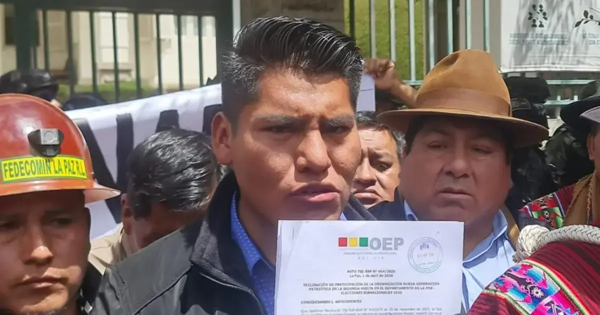 René Yahuasi en puertas del TSE en La Paz