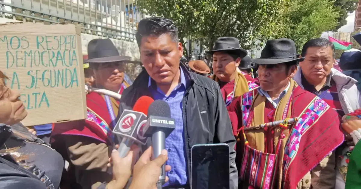 Vigilia de seguidores de Yahuasi en puertas del TSE.