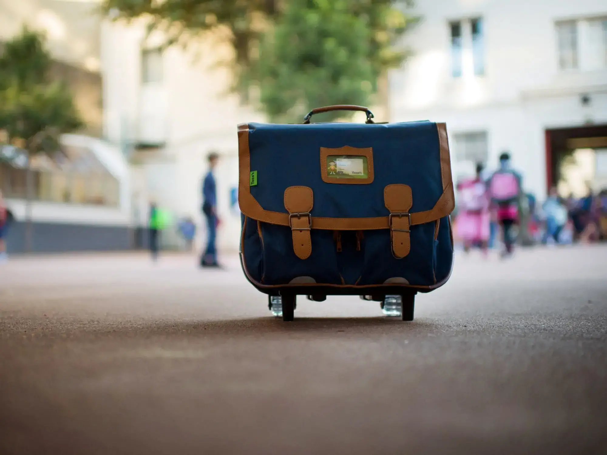 París suspende a 31 supervisores escolares.