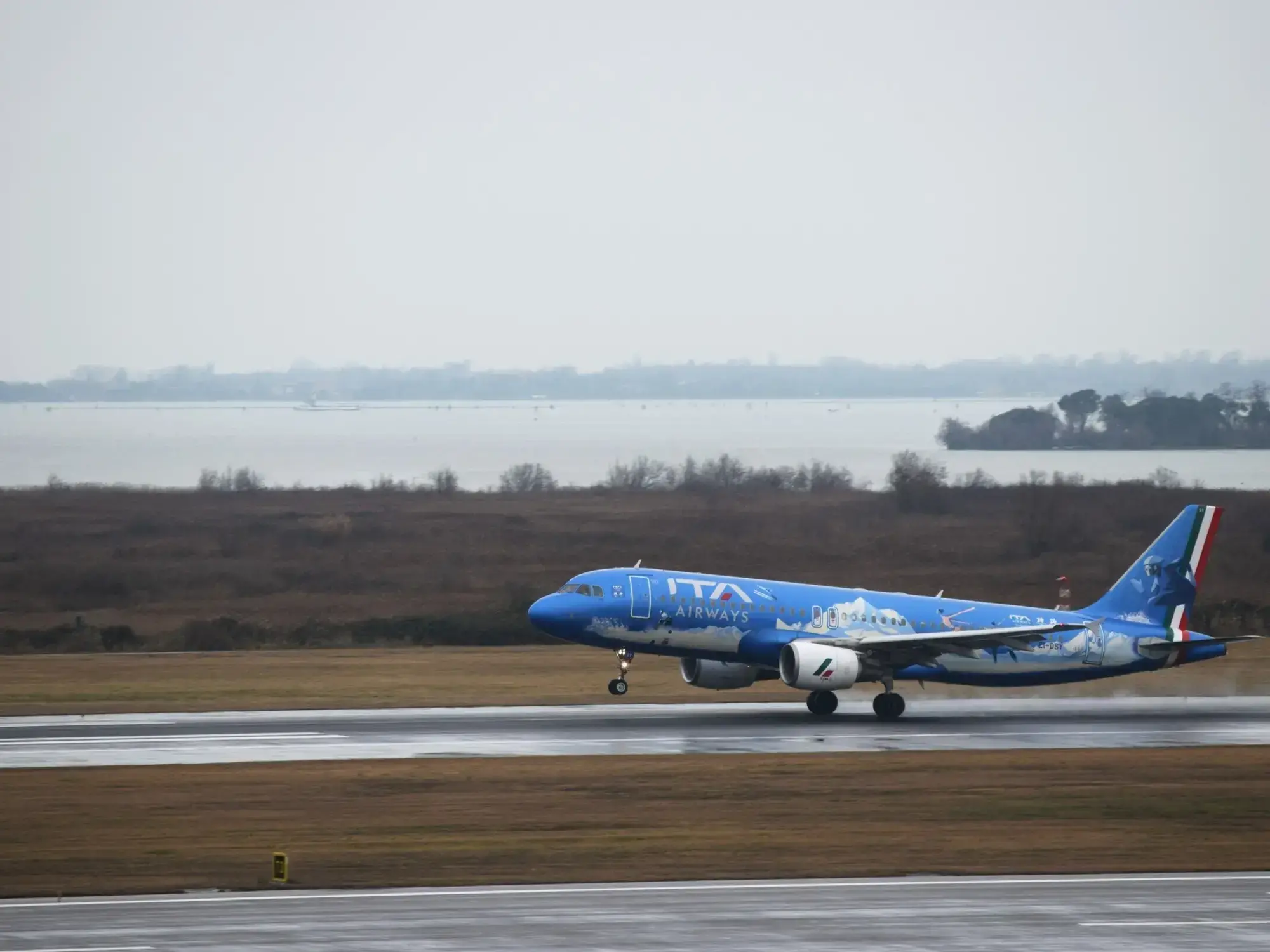 El aeropuerto de Venecia, uno de los afectados por las restricciones.