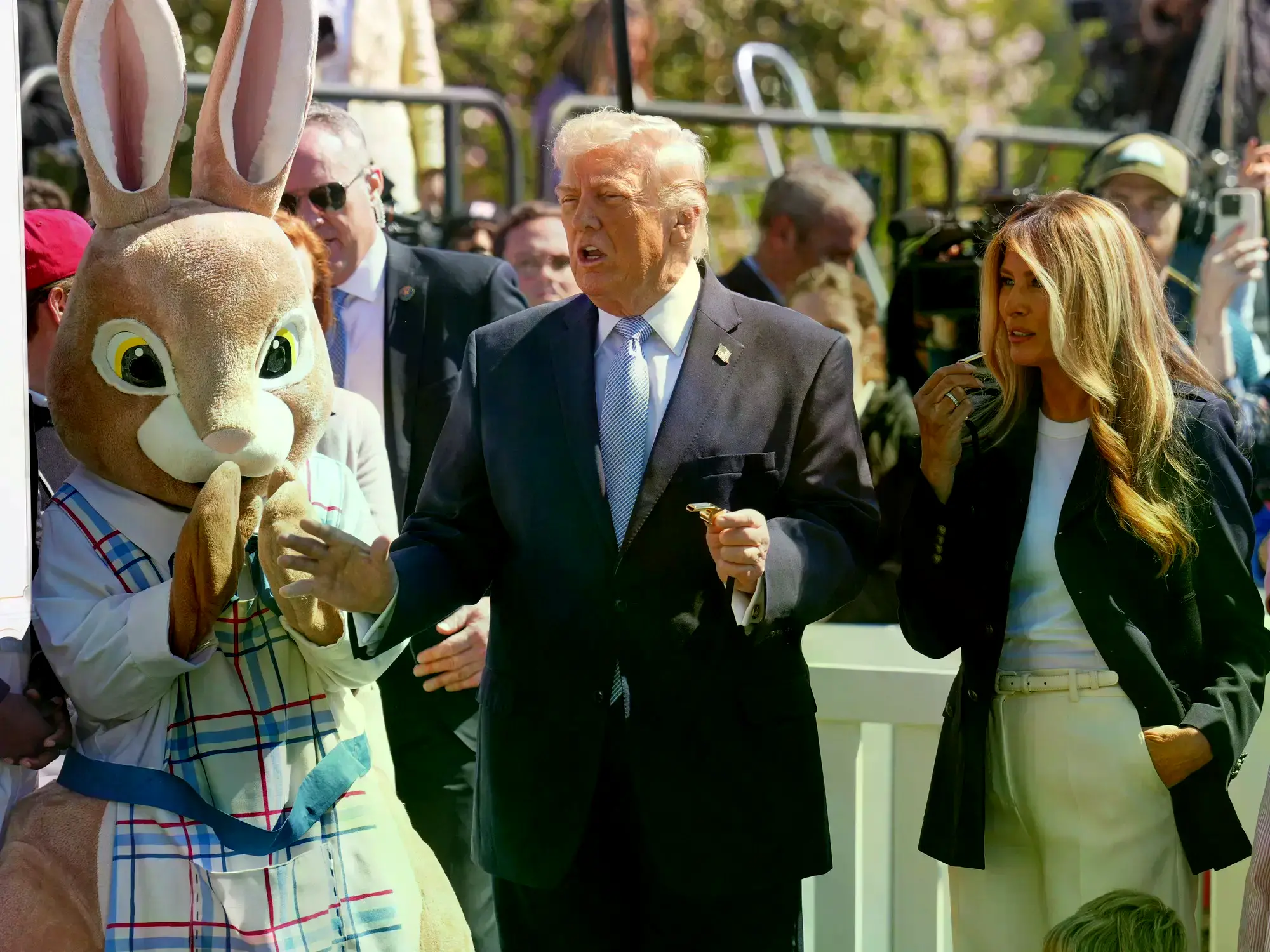 Trump y Melania Trump durante los actos de Pascuas en la Casa Blanca.