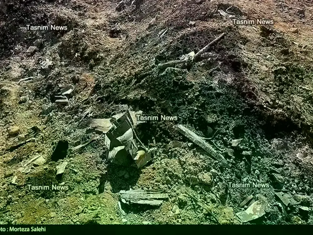 Captura de video difundida por Irán con lo que identifica como restos del caza de EE.UU. abatido.